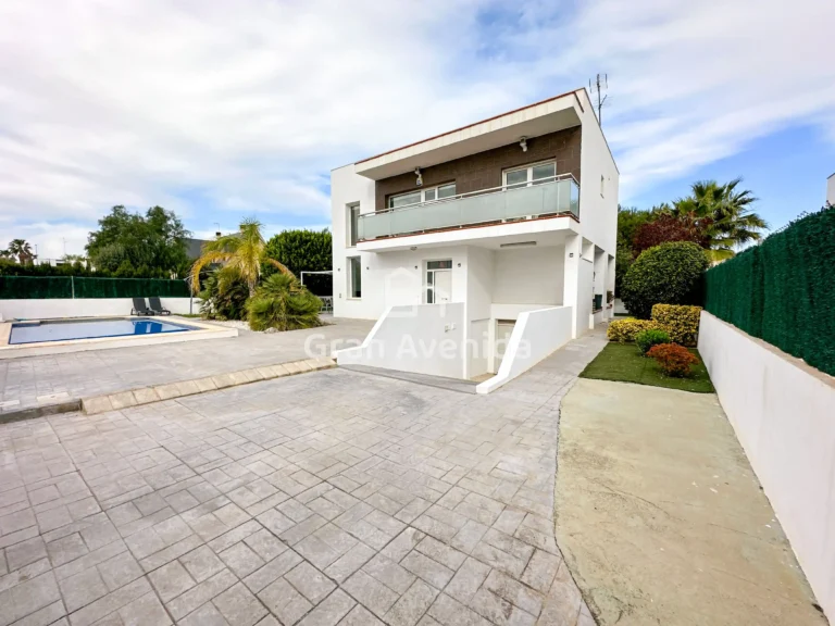 Chalet de 217 m², Gallipont · La Pobla de Vallbona, foto 2 de 30