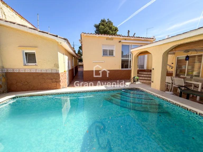 Pareado de 120 m², Montesol · L'Eliana, foto 2 de 35