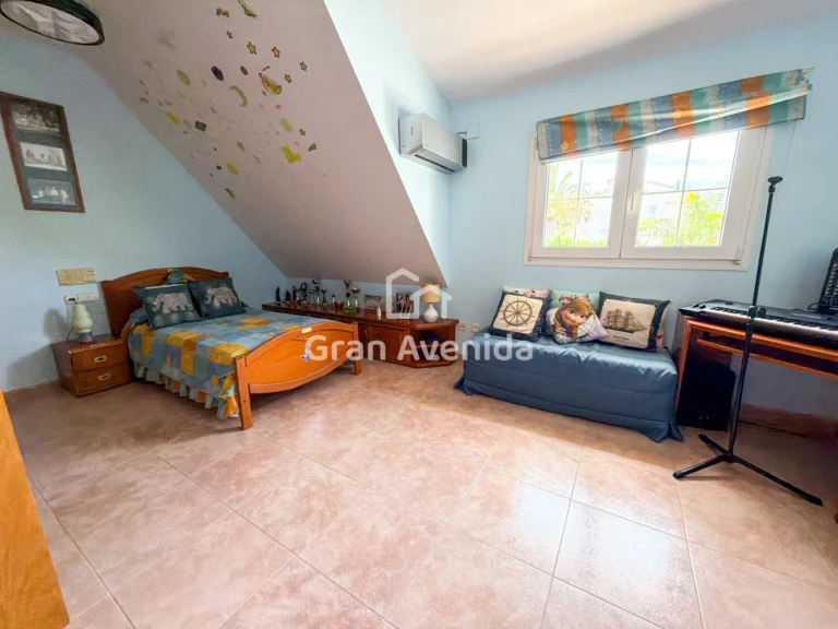 Chalet de 410 m², Entrepinos · L'Eliana, foto 26 de 31