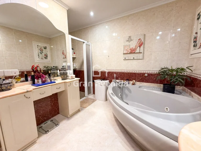 Chalet de 410 m², Entrepinos · L'Eliana, foto 23 de 31