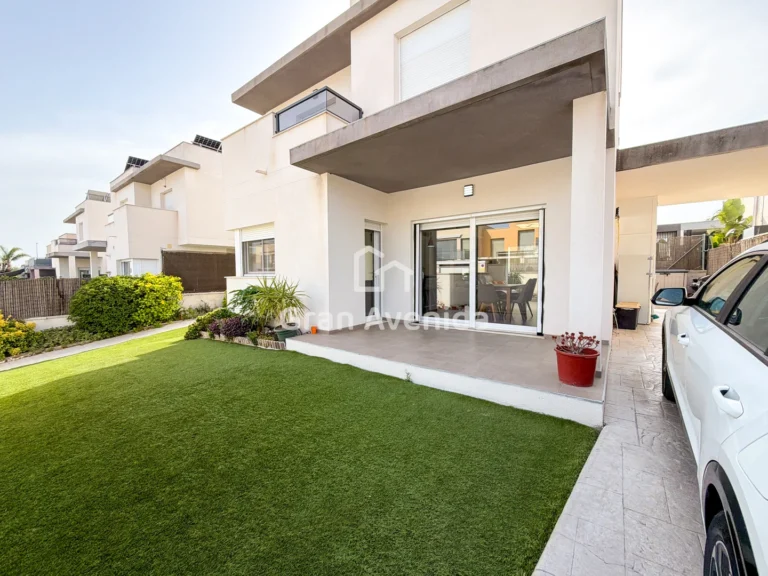 Chalet pareado de 188 m², Maravisa · La Pobla de Vallbona, foto 1 de 28