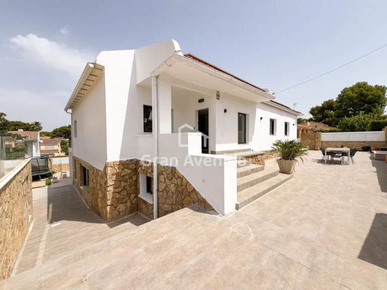 Chalet de 322 m², Entrepinos · L'Eliana, foto 1 de 26