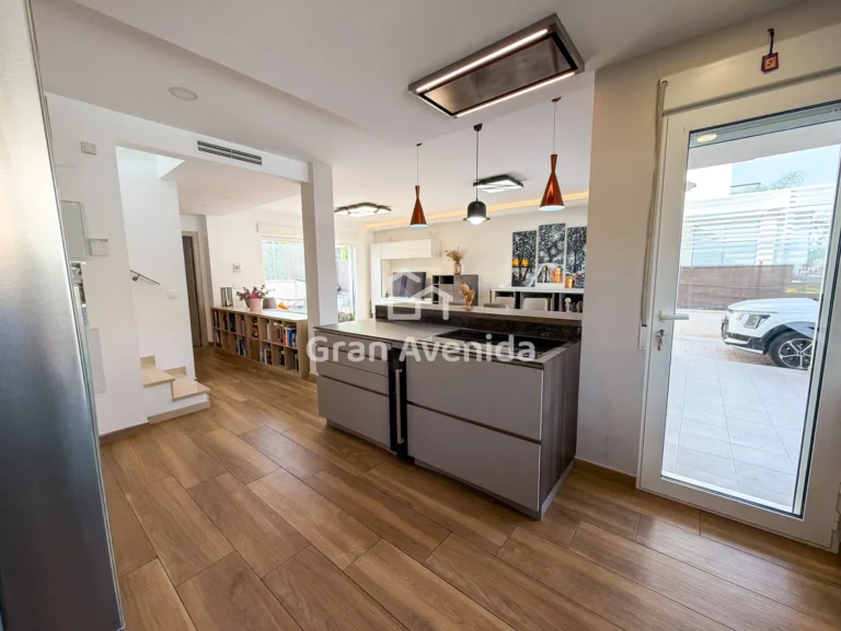 Chalet pareado de 188 m², Maravisa · La Pobla de Vallbona, foto 9 de 28