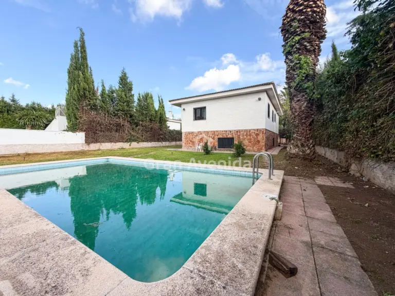 Chalet de 210 m², Entrepinos · La Eliana, foto 3 de 26