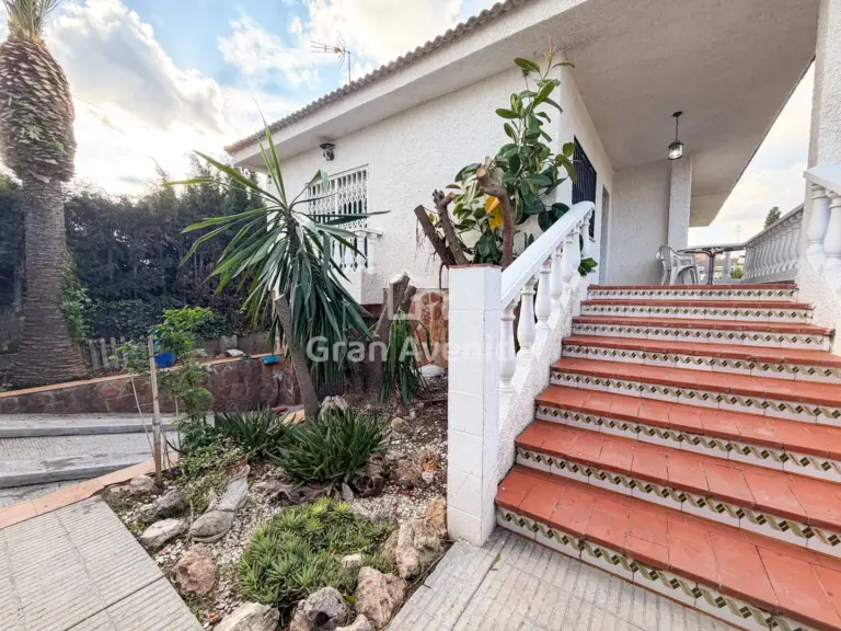 Chalet de 210 m², Entrepinos · La Eliana, foto 4 de 26